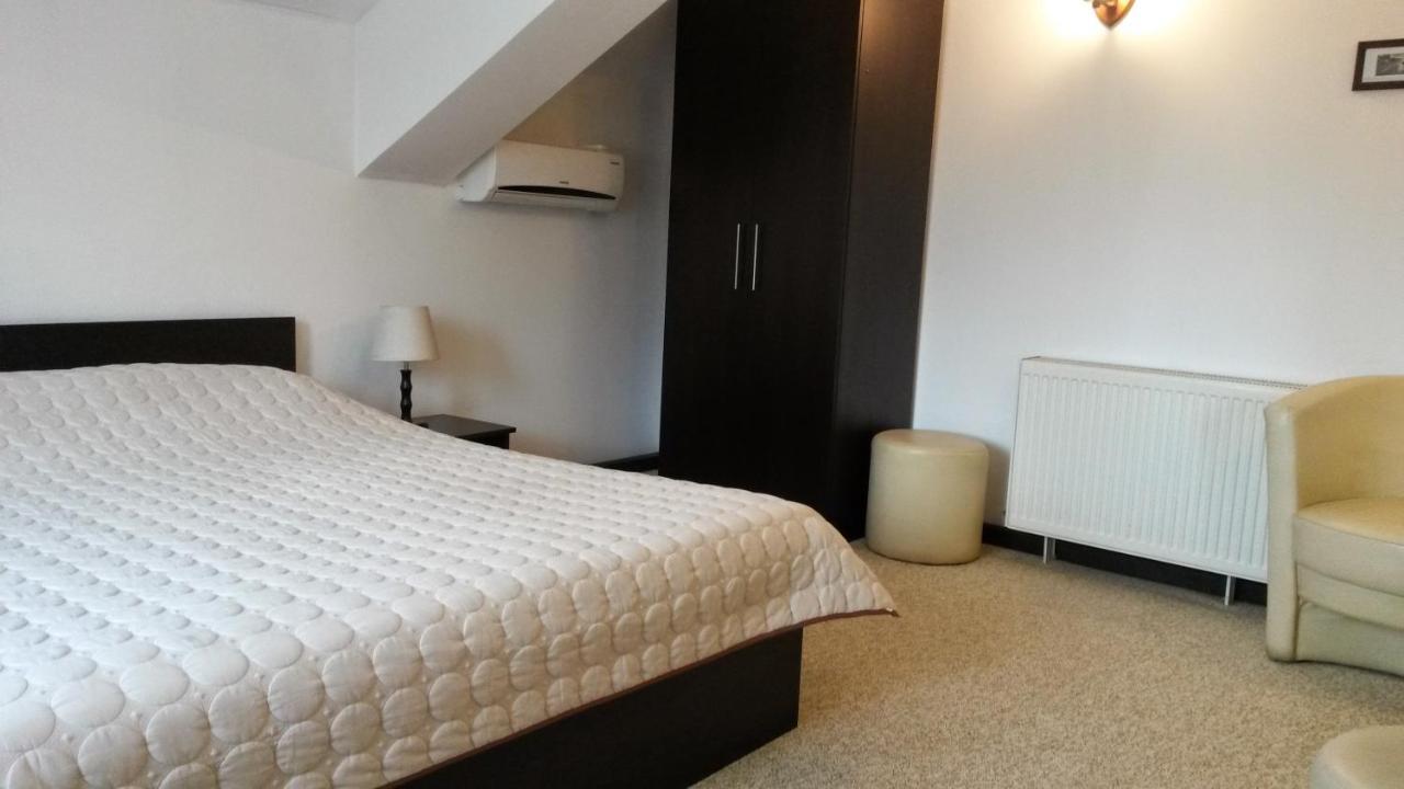 Pension Casa Drumetului เปียตราเนียมซ์ ภายนอก รูปภาพ