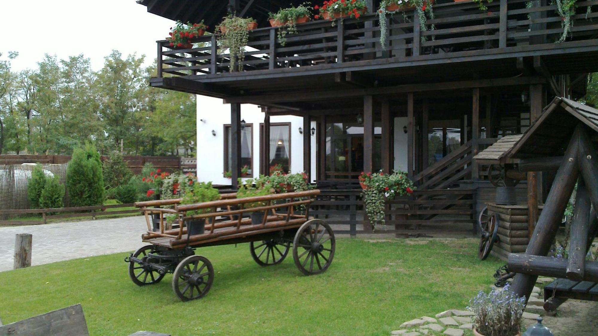 Pension Casa Drumetului เปียตราเนียมซ์ ภายนอก รูปภาพ