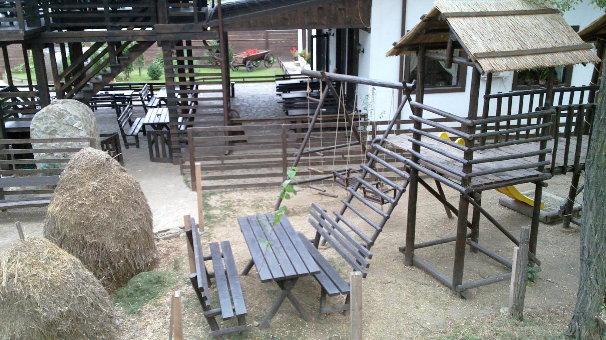 Pension Casa Drumetului เปียตราเนียมซ์ ภายนอก รูปภาพ